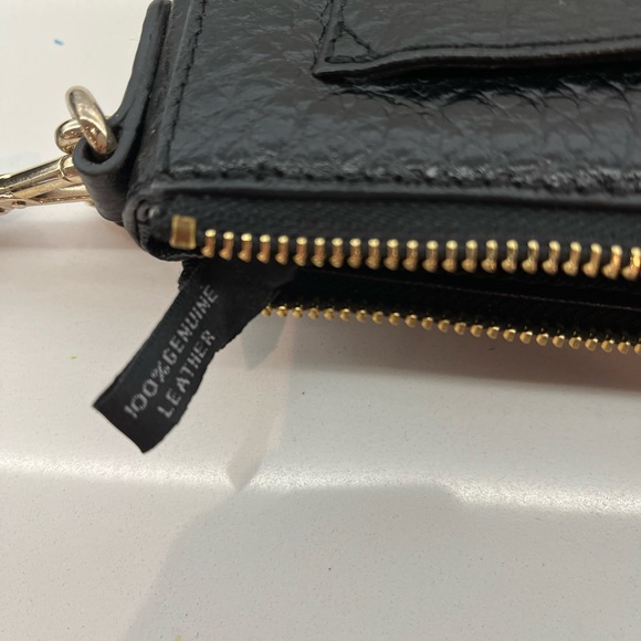 DKNY
Black crossbody plus gold chained single handle. - Picture 8 of 8